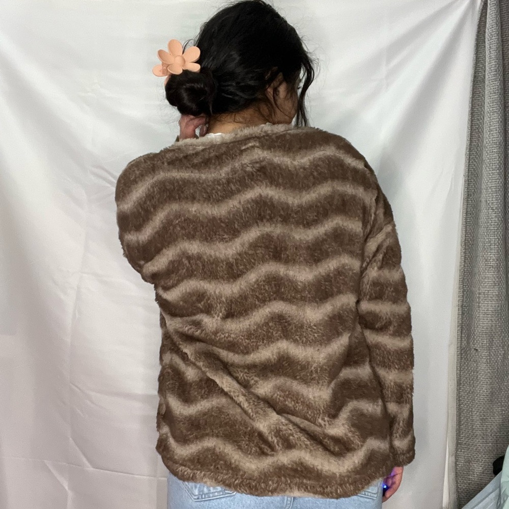 Dylan Tan Chevron stripe vintage drop shoulder pullover size S (faux fur) - Picture 10 of 13